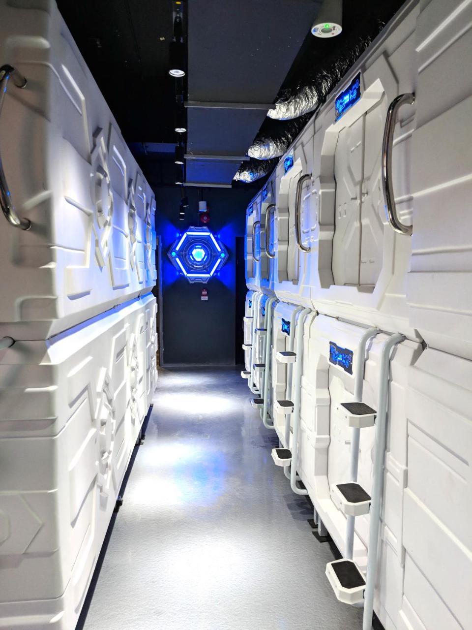 Met A Space Pod At Arab Street Singapore Ngoại thất bức ảnh