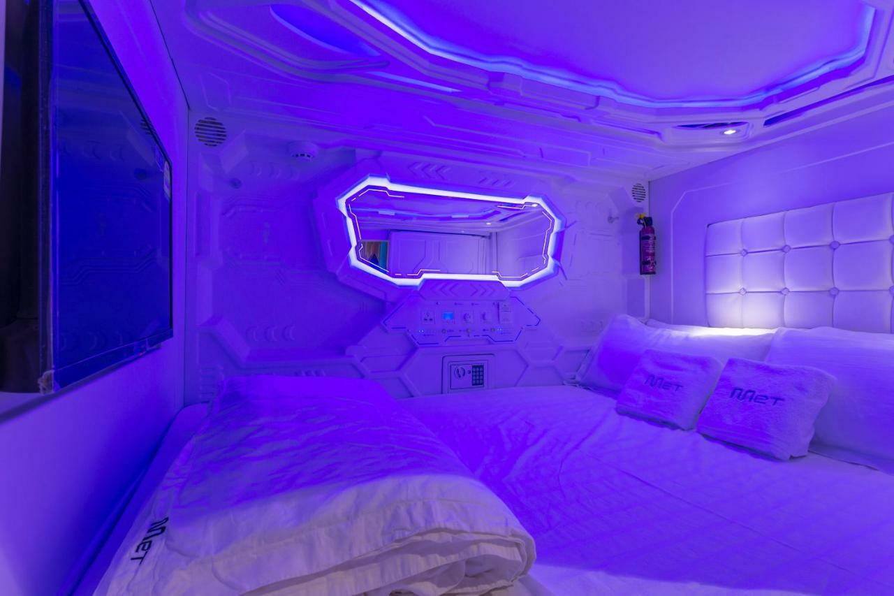 Met A Space Pod At Arab Street Singapore Ngoại thất bức ảnh